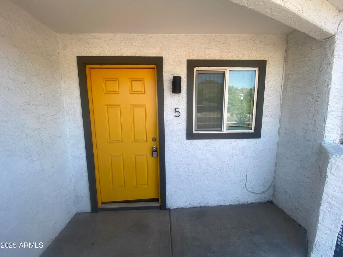 Foto principal - 9618 N 5th St