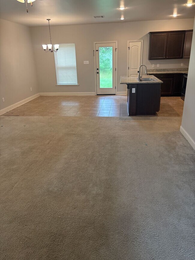 Building Photo - Beautiful 3-bedroom/2-bath D'Iberville