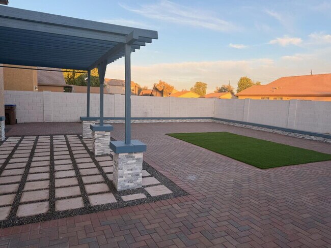 Building Photo - 3907 E Pinto Valley Rd