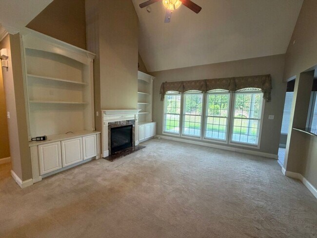Foto del edificio - Spacious Executive Home in North Knox Summer Rose Subdivision