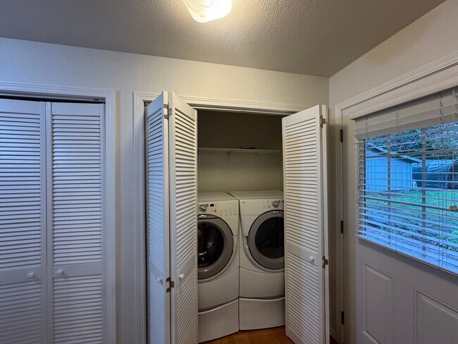 Building Photo - Home Sweet Home! 2 bedroom in Gig Harbor!