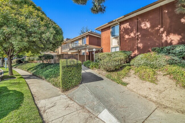 Building Photo - 2755 Country Dr