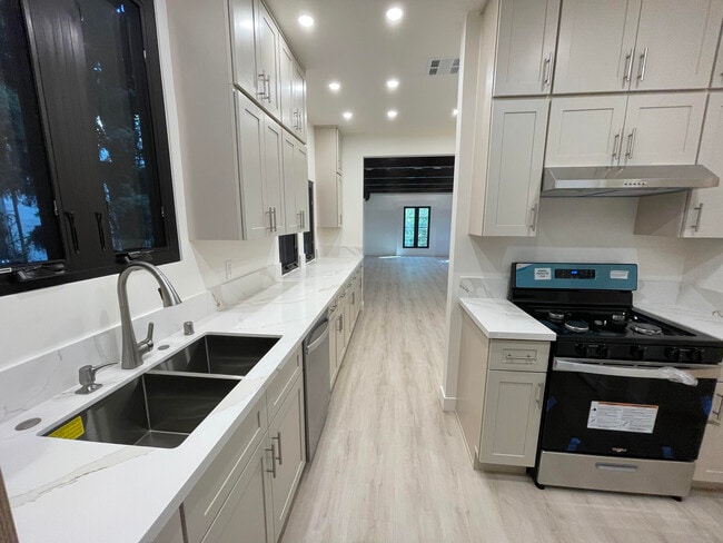 Building Photo - 163 N Arnaz Dr