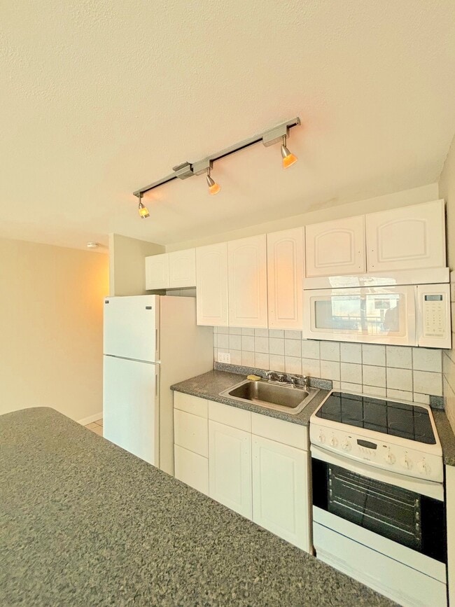 Building Photo - 383 Revere Beach