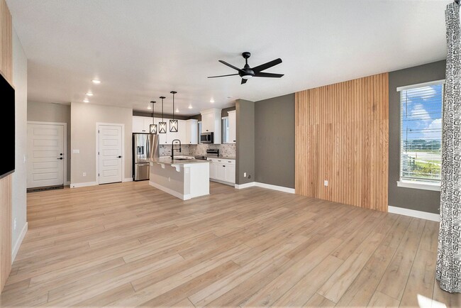 Foto del edificio - Beautifully Finished Townhome in Parker!