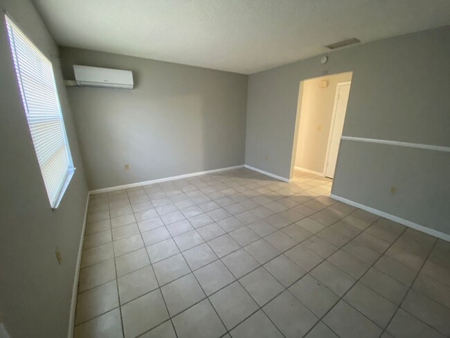 Foto del edificio - 2 Bedroom 1 Bath Duplex in Lakeland for RENT!