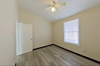 Building Photo - 2447 Hiawatha St