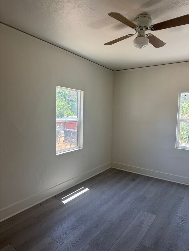 Foto del edificio - Charming 3-bedroom, 1-bath home featuring ...
