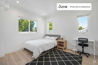 Building Photo - Private bedroom in 4 bed/3 bath Home