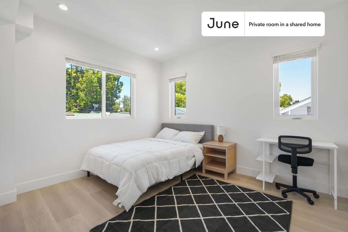 Primary Photo - Private bedroom in 4 bed/3 bath Home