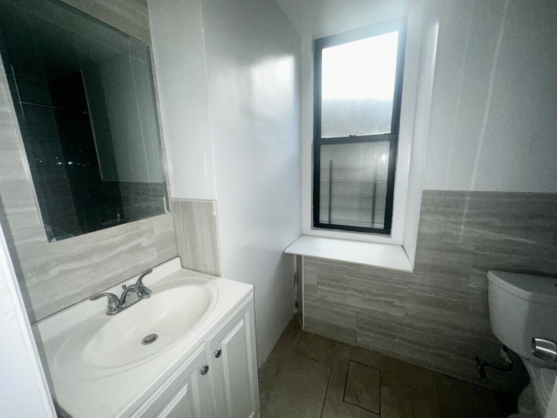 Foto del edificio - 939 E 179th St