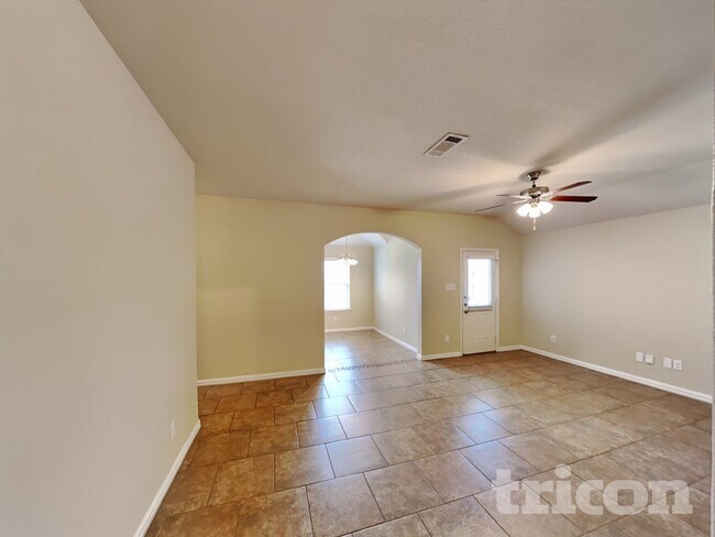 Foto del edificio - 8405 Weeping Cherry Ln
