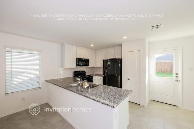 Building Photo - 2401 Ava Dr