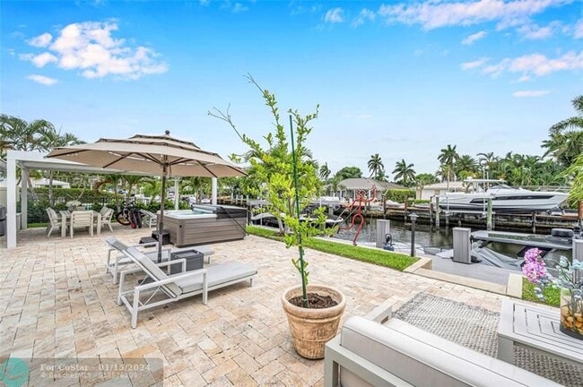 Building Photo - 2632 NE 4th St