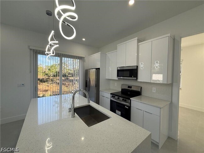 Foto del edificio - 207 W 15th St
