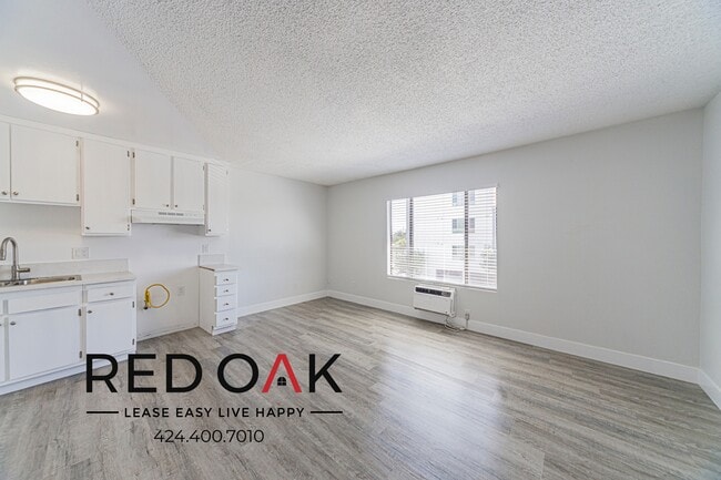 Building Photo - 12883 San Fernando Rd