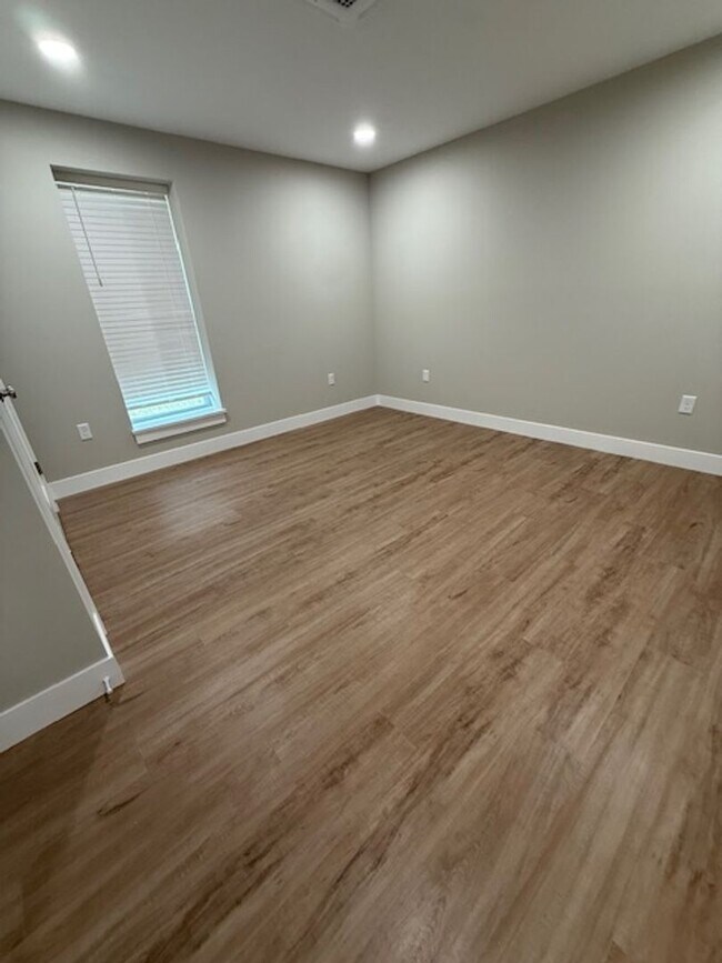 Foto del edificio - 1910 Springfield Rd