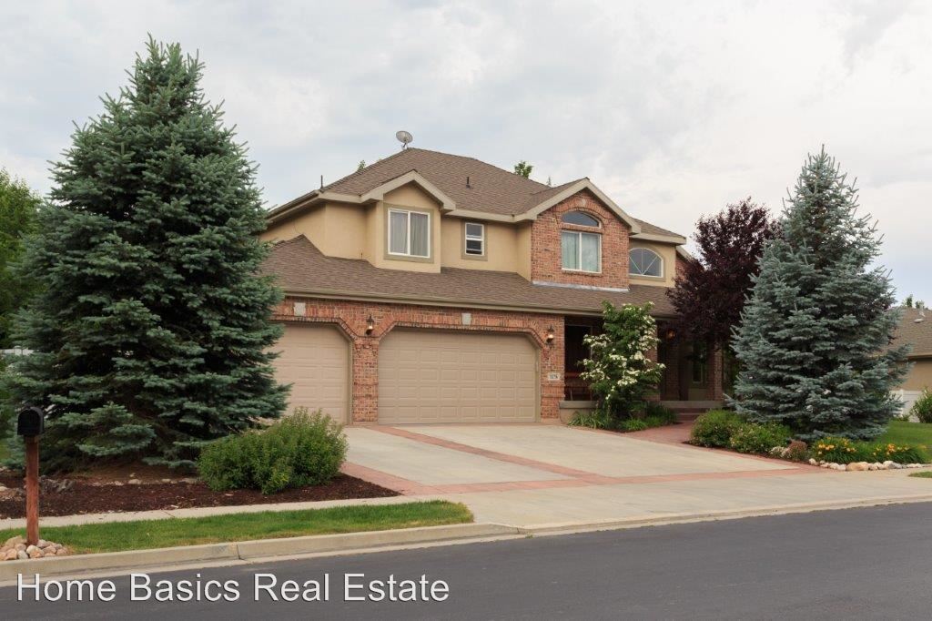 Primary Photo - 1178 E Round Mountain Dr