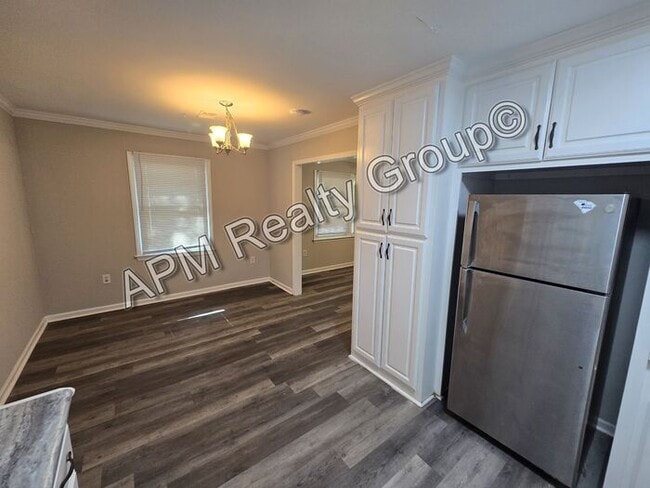 Building Photo - Three bedroom house in Eastover