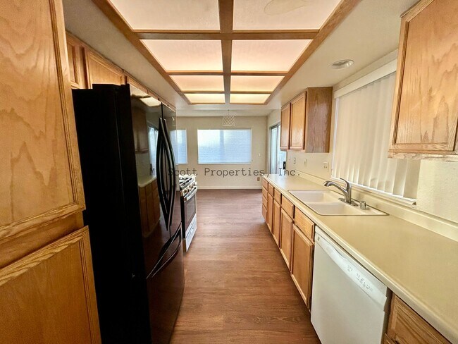 Foto del edificio - 2374 Blue Haven Ln