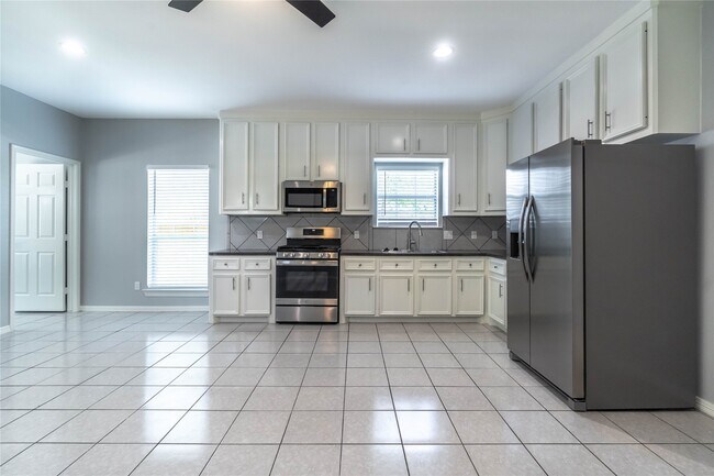 Foto del edificio - 1122 Ryon St