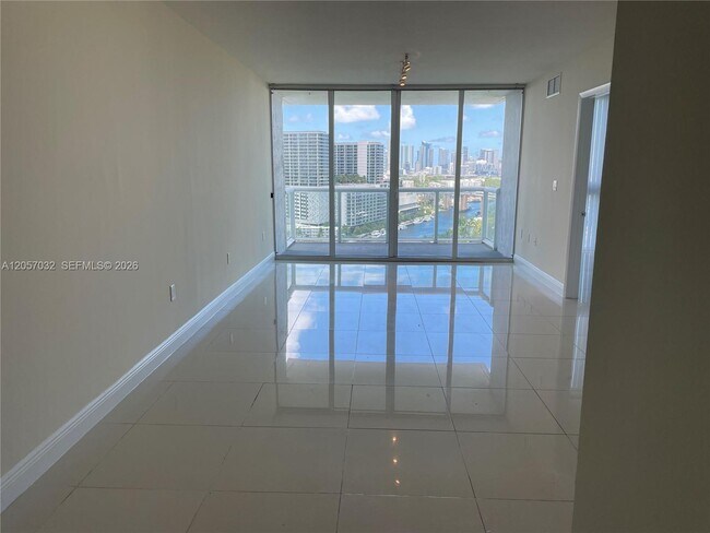 Foto del edificio - 1861 NW S River Dr