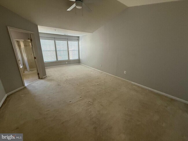 Foto del edificio - 7088 Maiden Point Pl