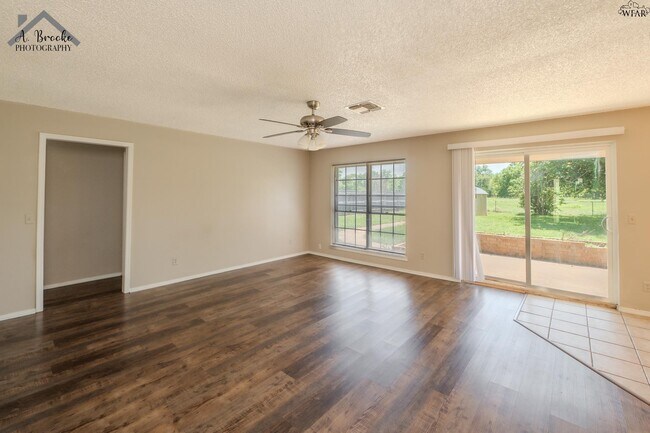 Foto del edificio - 1118 Crescent Ln