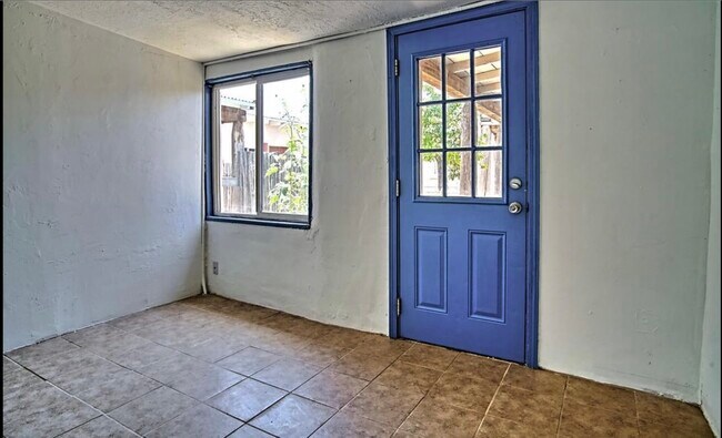 Building Photo - 1221 Summer Ave NW