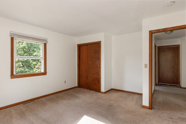 Building Photo - 250 Grey Birch Dr