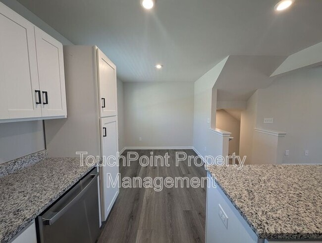 Building Photo - 2059 Langer St