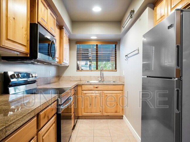 Building Photo - 3200 S Litzler Dr