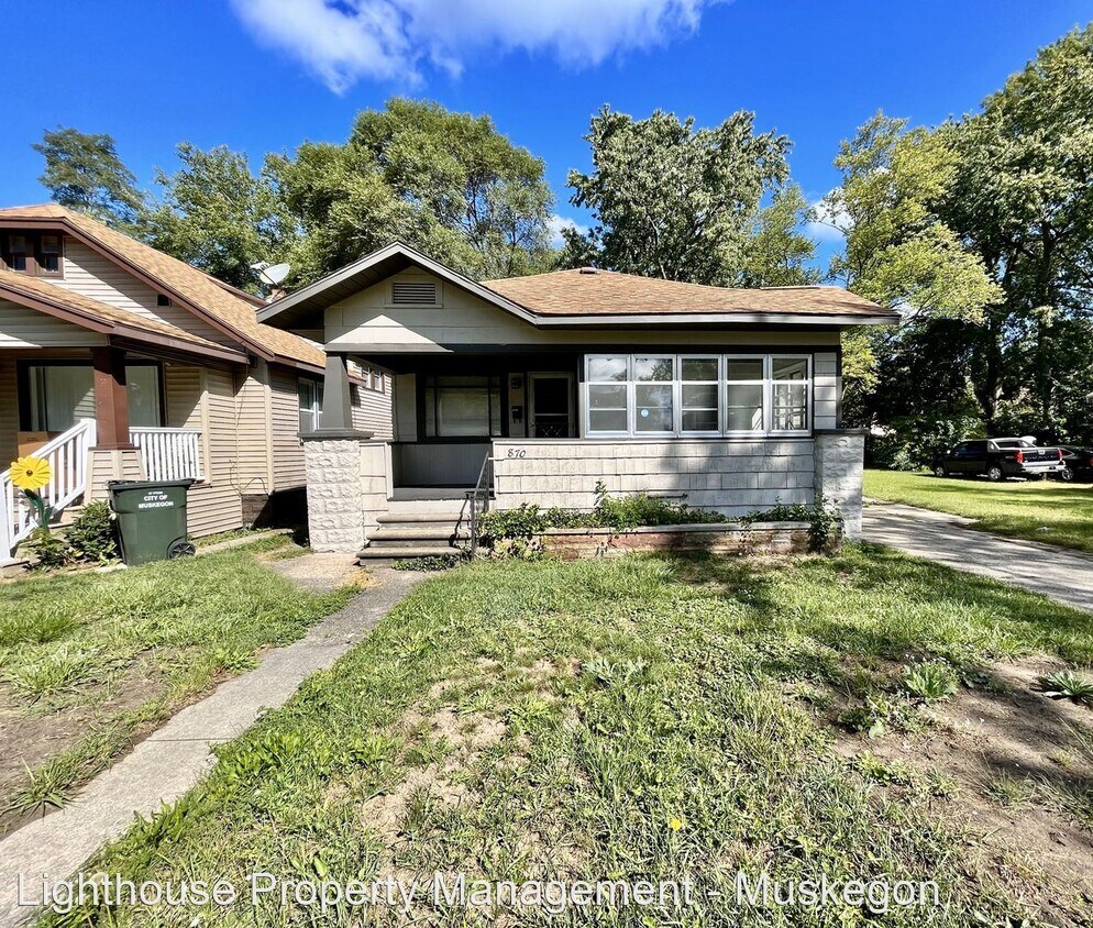 Primary Photo - 2 br, 1 bath House - 870 E Isabella Ave