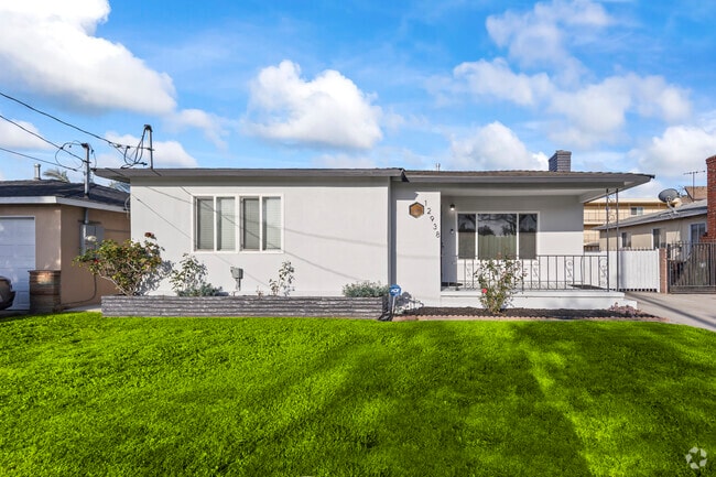 Building Photo - 12938 Jefferson Ave