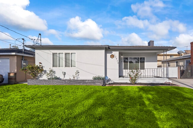 Building Photo - 12938 Jefferson Ave