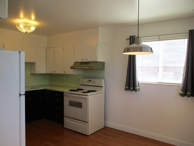Building Photo - 133 W 300 N