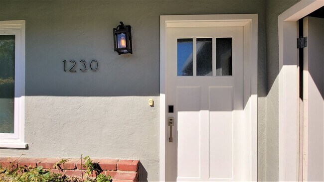 Building Photo - 3 br, 2 bath House - 1230 Roosevelt Avenue
