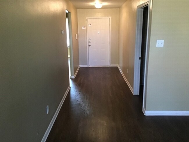 Foto del edificio - 3926 Cloudbluff Ln