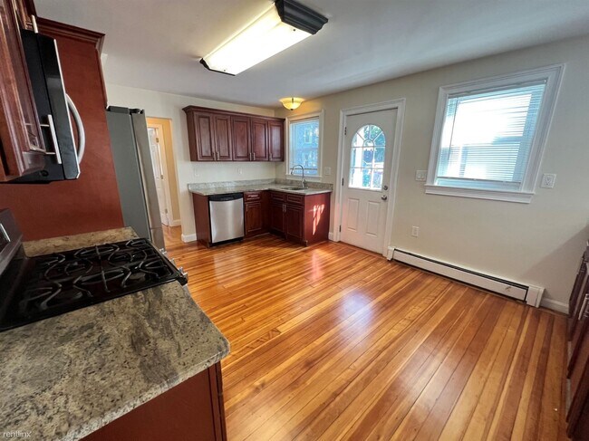 Building Photo - 3 br, 1 bath Condo - 252 Broadway