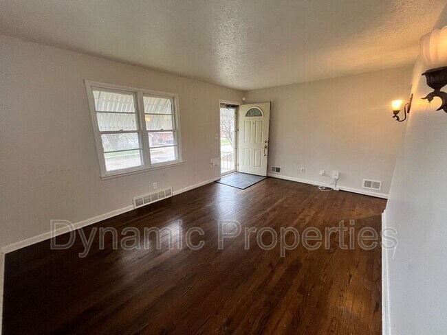 Building Photo - 2537 S 46th Ave