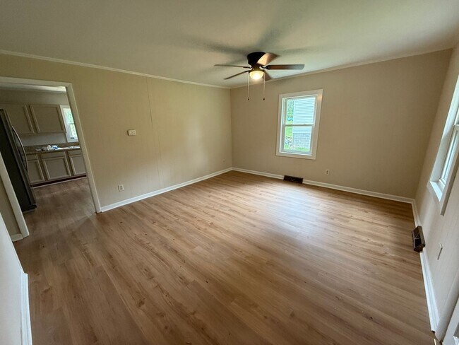 Building Photo - Remodeled 4-Bedroom in Burkeville!