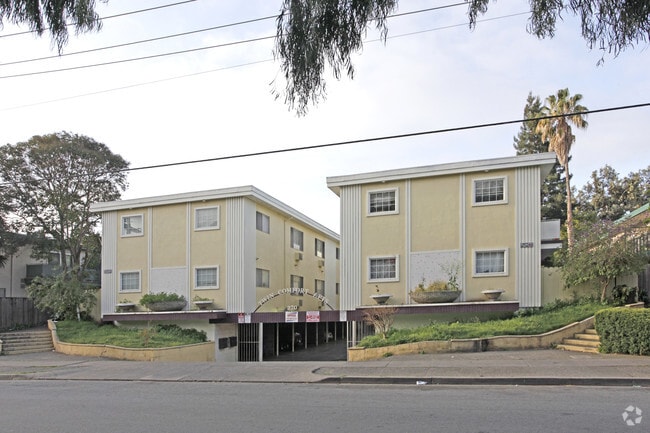 Building Photo - Twin Comfort Apartments