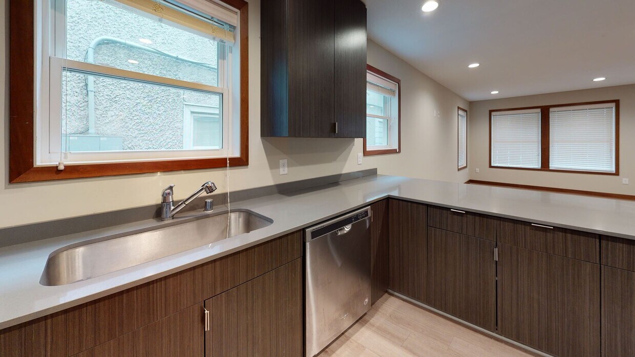 Foto principal - 806 12th Ave SE