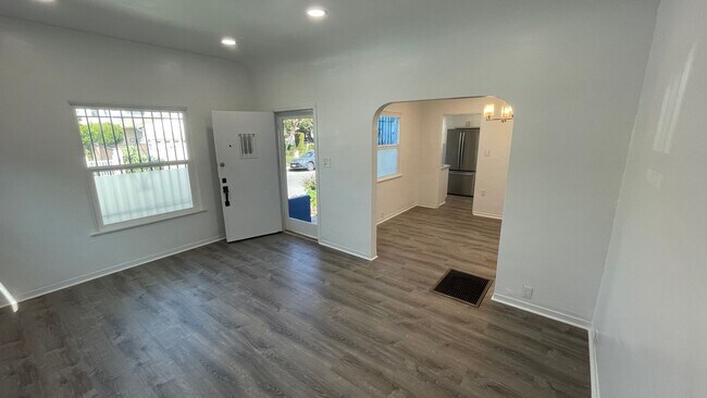 Foto del edificio - West LA Gem - 2 bed / 1 bath