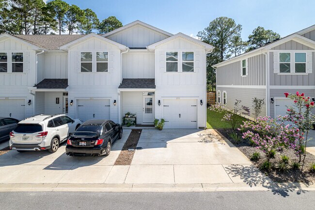 Building Photo - 209 Sandhill Pines Dr