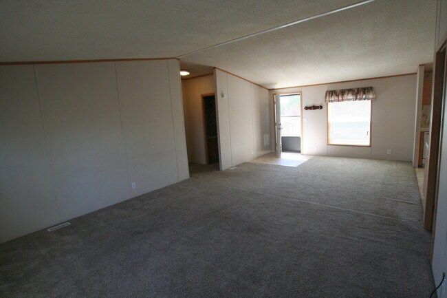 Foto del edificio - 3 Bedroom Modular Home in Babcock Vista!