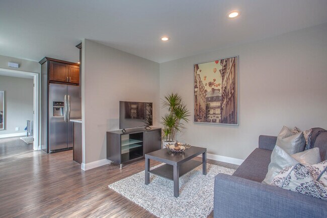 Building Photo - 735 San Jule Ct