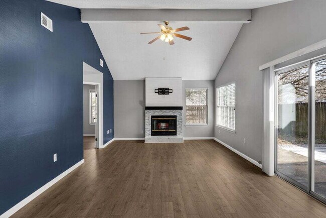 Foto del edificio - "Charming 3-Bed Home in Fort Walton Beach – Pet Friendly!"