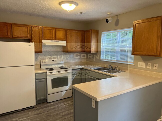 Building Photo - 1009 Fir Place