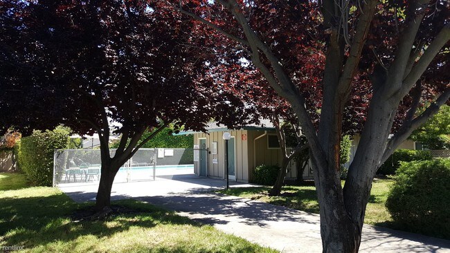 Building Photo - 7101 Rainbow Dr